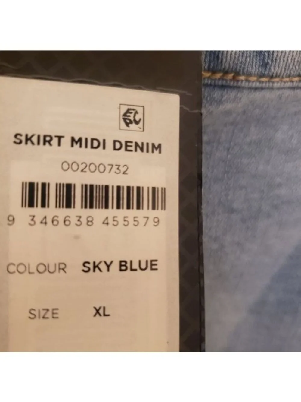 City Chic Denim Pencil Knee Length Skirt Light Wash Fading Pockets Size 22W NWT